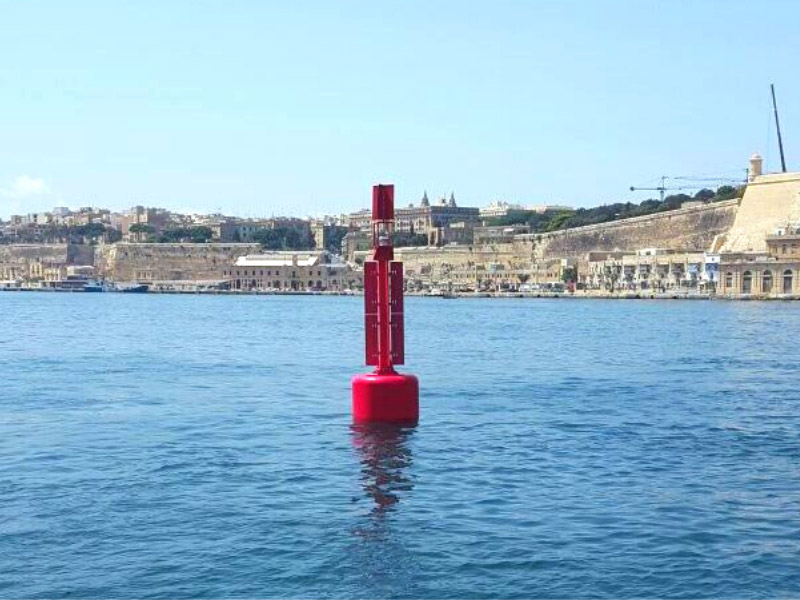 These buoys are part of the Balizamar range, specifically CT models, except one which is B1600S due to the depth of the area.