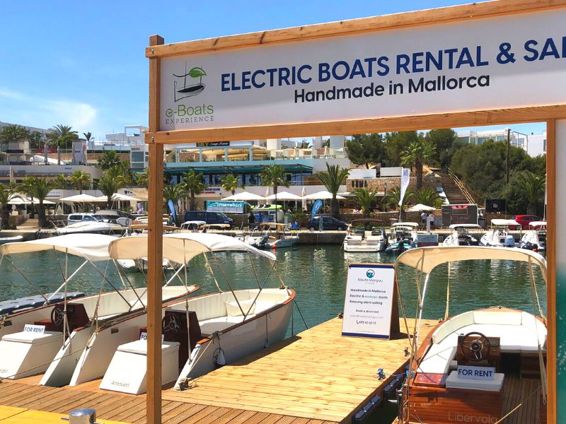 Nauta Morgau ecoboats has chosen this floating dock model for its manufacture with ecological materials.