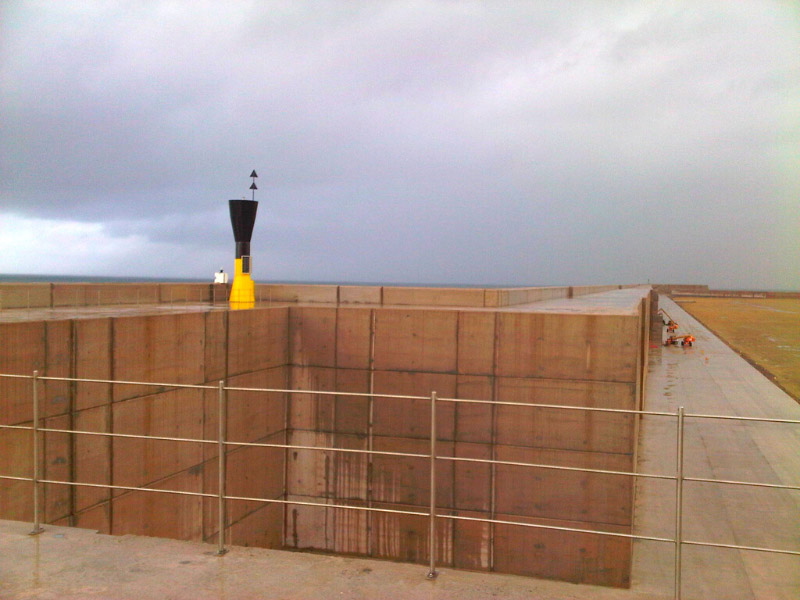 Una de las cuatro nuevas torres de señalización marítima