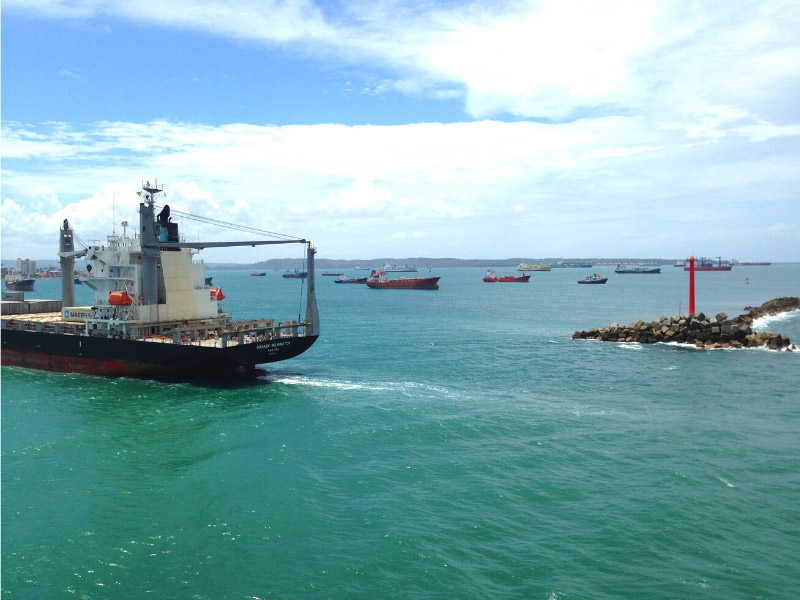 Estos postes han sido construidos para delimitar la entrada del puerto de Manzanillo bajo la petición de la Autoridad Marítima de Panamá (APM)