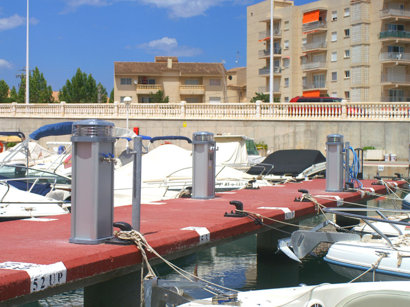 La salida de las embarcaciones al mar se realiza a través del Canal de la Fontana, donde Marina Nou Fontana está construyendo más de 300 amarres