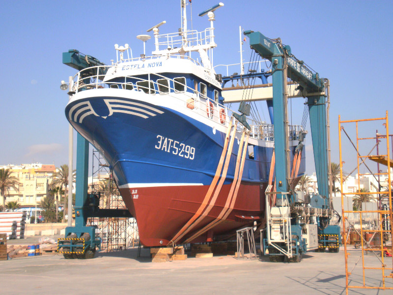 Os travelifts têm uma capacidade de elevação de 150 toneladas para seus portos de Barbate (Cádiz) e Garrucha (Almeria)