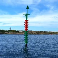 Nueva boya articulada para mejorar la navegación en el Puerto de Mahón (Menorca)