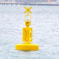 Almarin realiza el balizamiento marítimo del muelle de reparaciones del Astillero de Cernaval