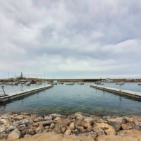 El Puerto de Almería acondiciona el fondeadero pesquero con nuevos pantalanes flotantes